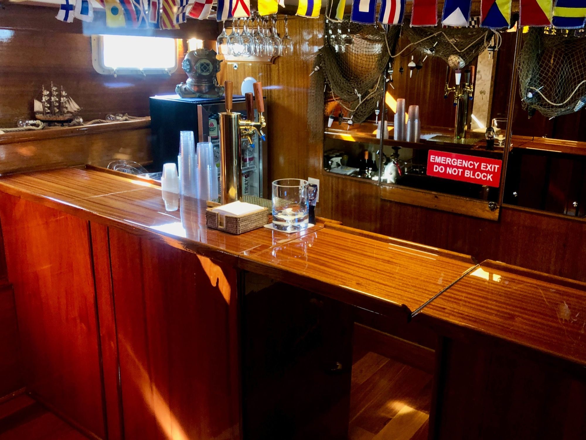 Bar photo tiny